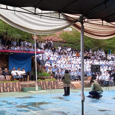 Kunjungan Mahasiswa STIKes YPSDMI Ke SMAN 5 Garut